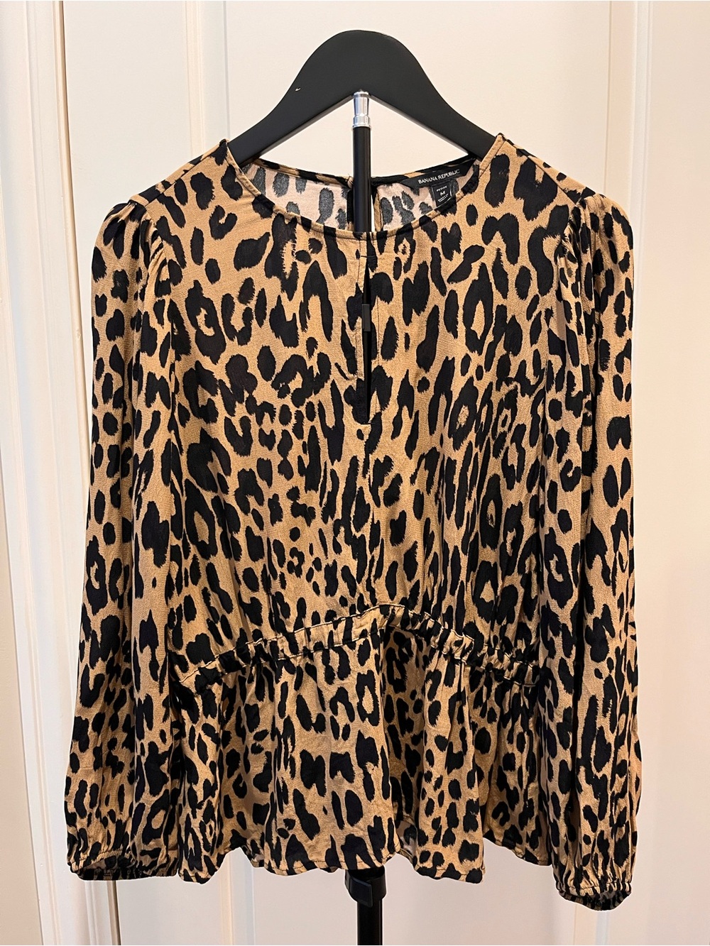 Banana Republic Leopard Print Peplum Keyhole Blouse Medium Petite MP